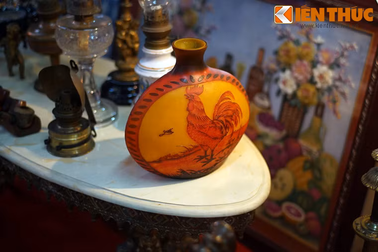 Một chiếc lọ hoa hình gà "độc bản".