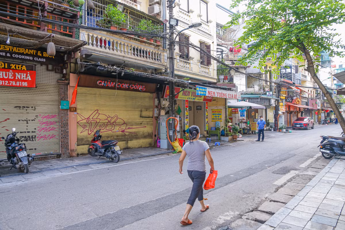 Ha Noi mua dich, quan xa 'vang tanh nhu chua Ba Danh' ngay cuoi tuan