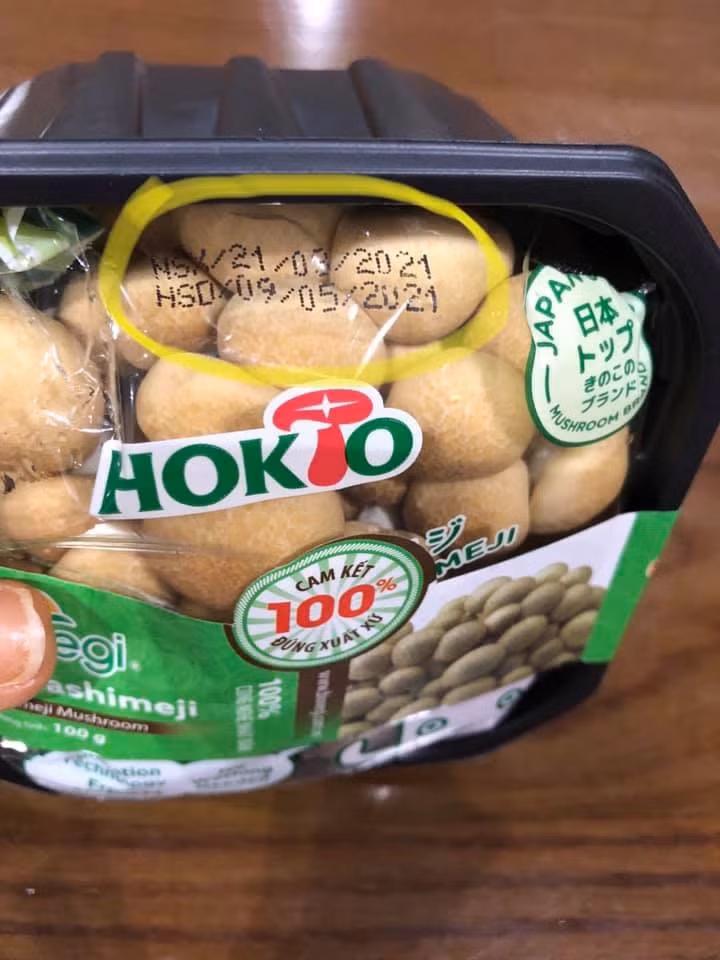 Sieu thi LOTTE Mart Ba Dinh ban thuc pham het han cho khach?-Hinh-2