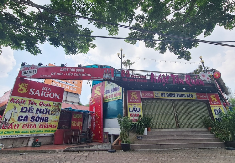 Nha hang, cafe treo bien chi ban mang ve, gong lo... cam cu qua dich