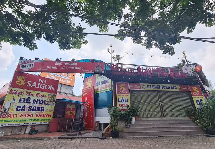 Nha hang, cafe treo bien chi ban mang ve, gong lo... cam cu qua dich