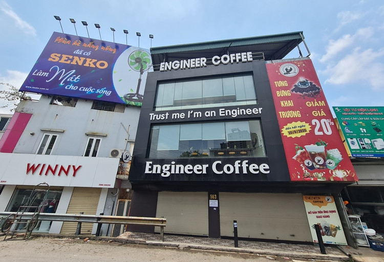 Quán cà phê này vừa khai trương cách đây không lâu, nay phải đóng cửa để phòng dịch. Quán cũng tre0 thông báo phục vụ mang về.