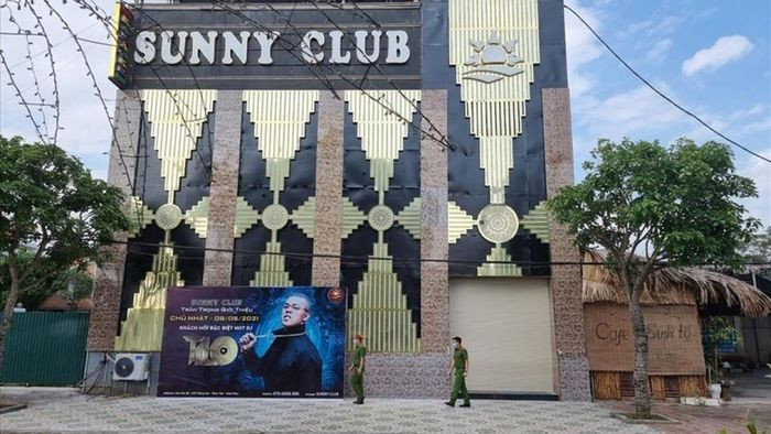 Vinh Phuc: Tam thoi dinh chi 2 can bo Cong an lien quan den phong chong dich