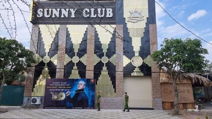 Vinh Phuc: Tam thoi dinh chi 2 can bo Cong an lien quan den phong chong dich