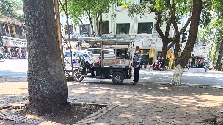 Ham lợi nhuận, bất chấp lệnh tạm dừng hoạt động để phòng chống dịch COVID-19 lây lan người phụ nữ này ngang nhiên bán trà đá.