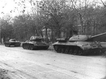 Suc manh xe tang hang nang noi nhat Lien Xo sau 1945-Hinh-5