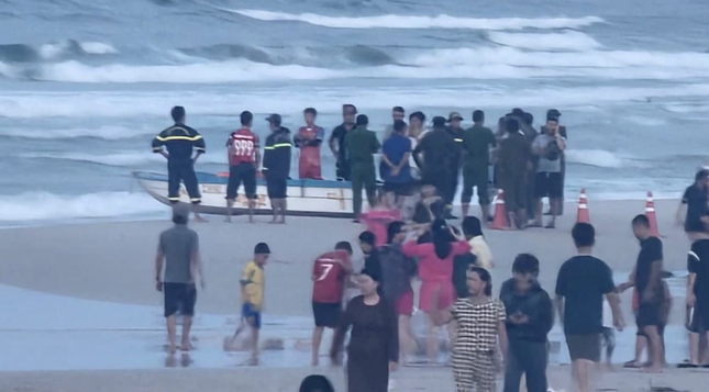 Nam thanh niên đuối nước tử vong khi tắm biển ở Quảng Trị Nam thanh nien duoi nuoc tu vong khi tam bien o Quang Tri