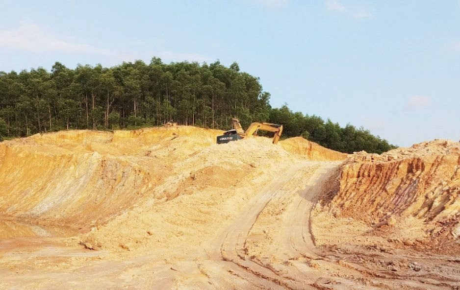 Dau gia khu vuc mo khoang san dat san lap “khung” o Hue