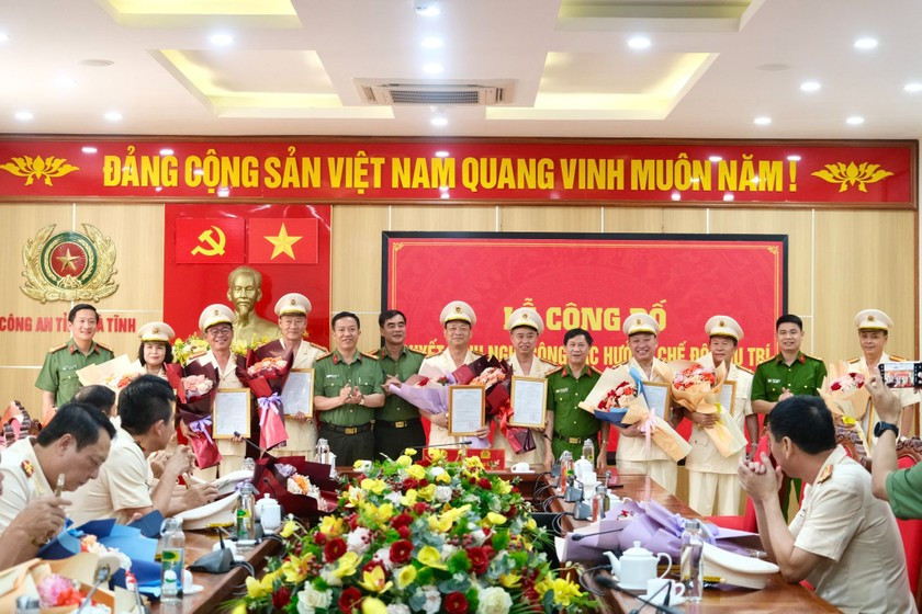 Nhieu lanh dao Cong an o Ha Tinh xung phong nghi huu truoc tuoi