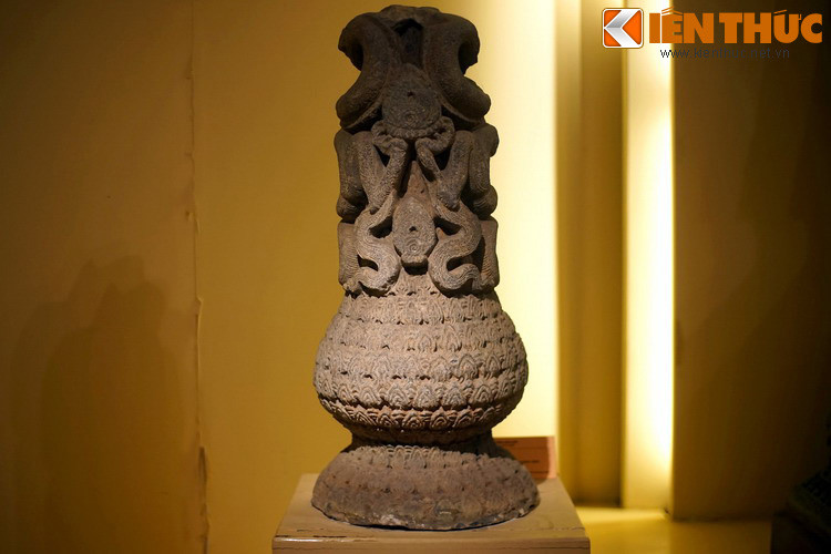 Kim Mã là một vùng đất có lịch sử lâu đời, nằm ở phía Tây kinh thành Thăng Long xưa. Nhiều hiện vật lịch sử gắn với thành Thăng Long có từ thời Lý - Trần đã được tìm thấy ở khu vực này, tiêu biểu là một cột đá rồng thời Lý, niên đại thế kỷ 11-13.