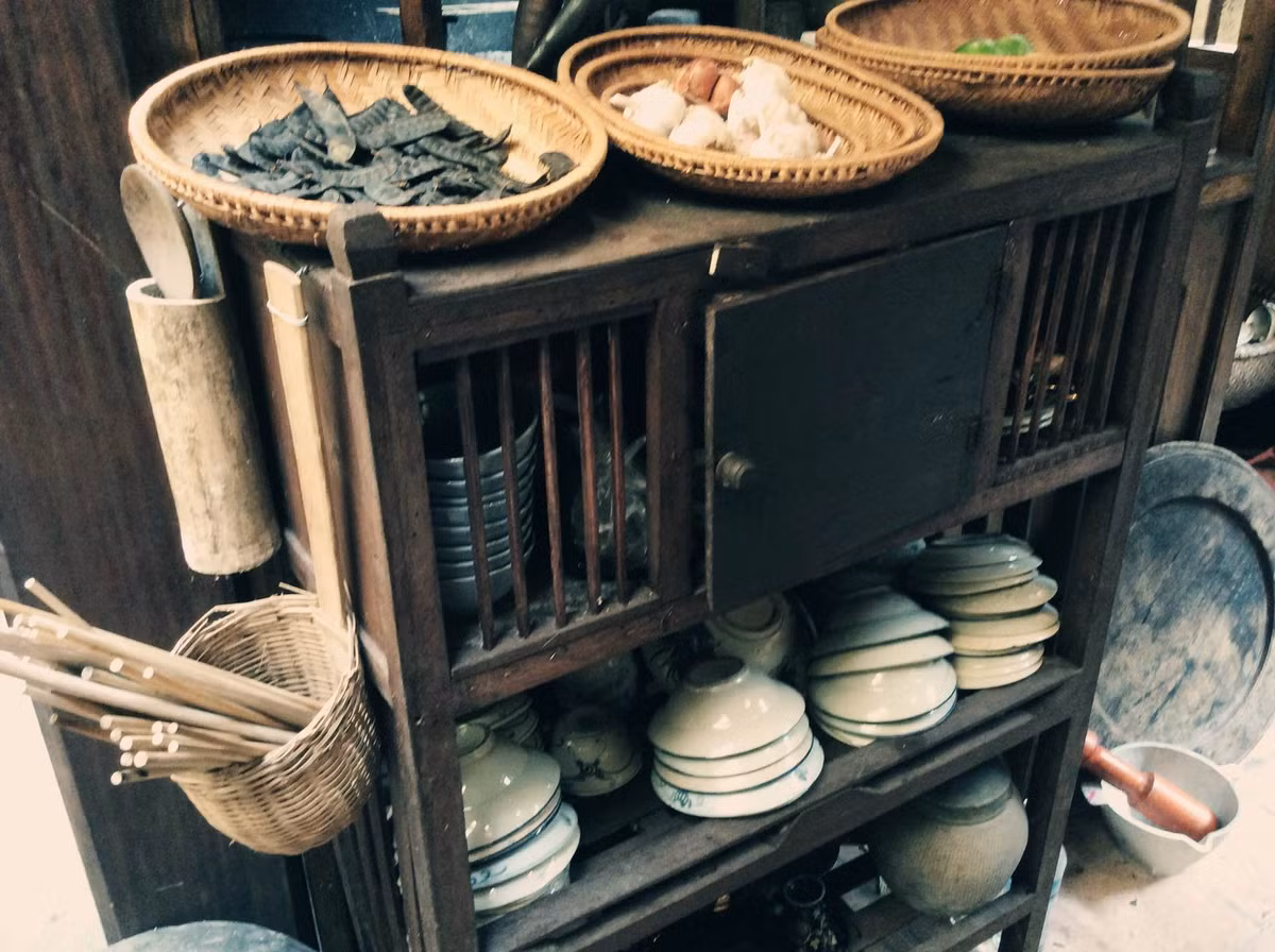 Có lẽ văn hóa sử dụng gạc-măng-rê đã thịnh hành Việt Nam từ thời Pháp thuộc nên vật dụng tưởng như rất dân dã với người Việt này lại mang một cái tên rất “tây”.