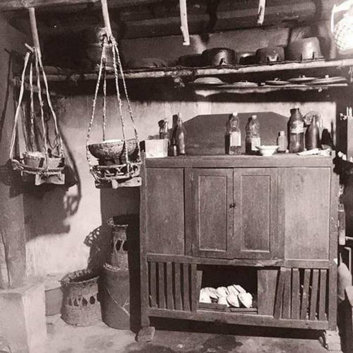 Vào thời bao cấp, hầu như gia đình nào ở Việt Nam cũng có một cái gạc-măng-rê. Có thể nói không ngoa là một gia đình dù đã có con cái nhưng chưa có cái gạc-măng-rê ở trong bếp thì chưa thể coi là một gia đình thực sự.