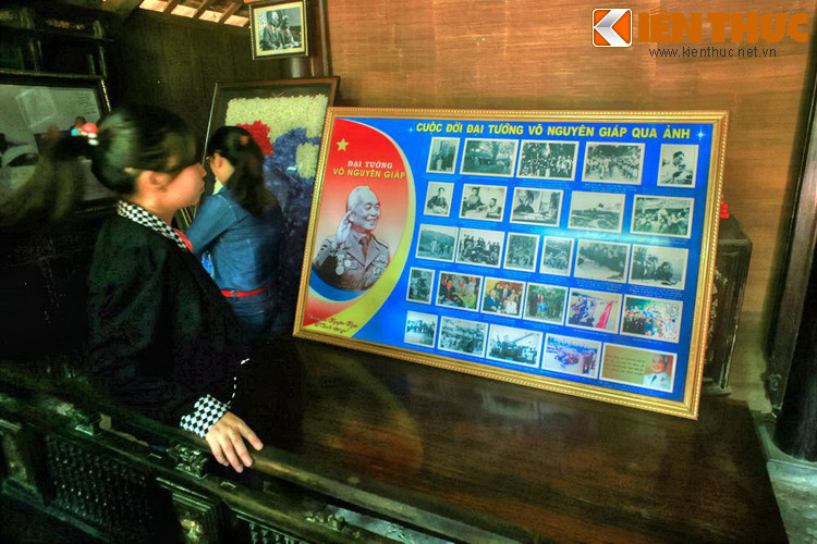 Ngoài những kỷ vật thấm đẫm ký ức thuở xa xưa, Nhà lưu niệm Đại tướng Võ Nguyên Giáp còn những kỷ vật quý giá khác được lưu giữ vào giai đoạn sau này... như vô số bài báo, hình ảnh, tài liệu về cuộc đời, sự nghiệp của nhà cầm quân lỗi lạc...