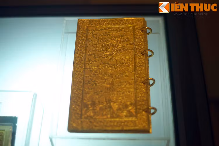 Do những biến động của lịch sử, rất nhiều kim sách đã bị hủy hoại hoặc thất lạc. Trong số các kim sách còn được lưu giữ, kim sách của vua chỉ còn đếm được trên đầu ngón tay...