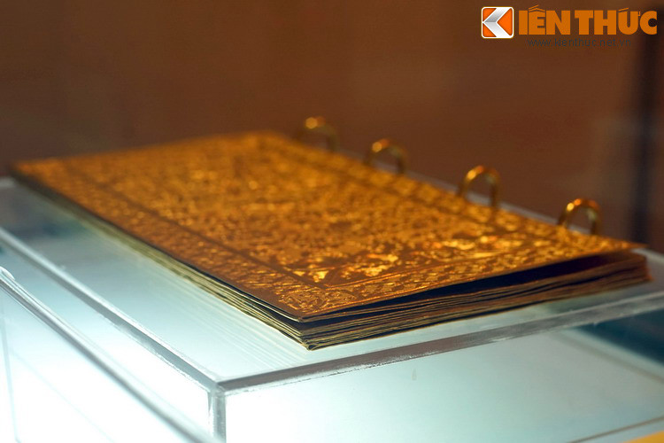 "...Cúi mong ngôi bắc thần định sở, sáng rực như tử vi; nhận danh hiệu vẻ vang, gây phúc lành cao cả; rộng dày cao sang, sánh với trời đất vô cùng; yên ổn dài lâu, trải bao đời năm còn mãi".