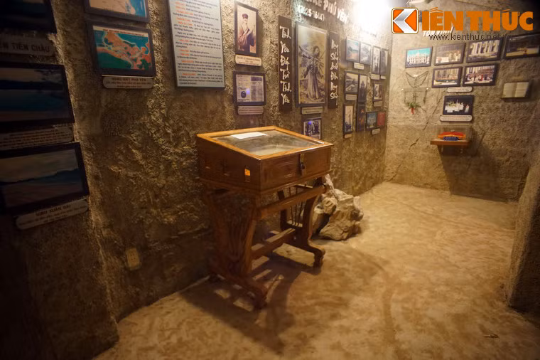 Nhà thờ Mằng Lăng (Tuy An, tỉnh Phú Yên) được xây năm 1891, là một nhà thờ nổi tiếng với kiến trúc độc đáo. Nhà thờ này cũng được biết đến như nơi lưu giữ cuốn sách quốc ngữ đầu tiên của Việt Nam.