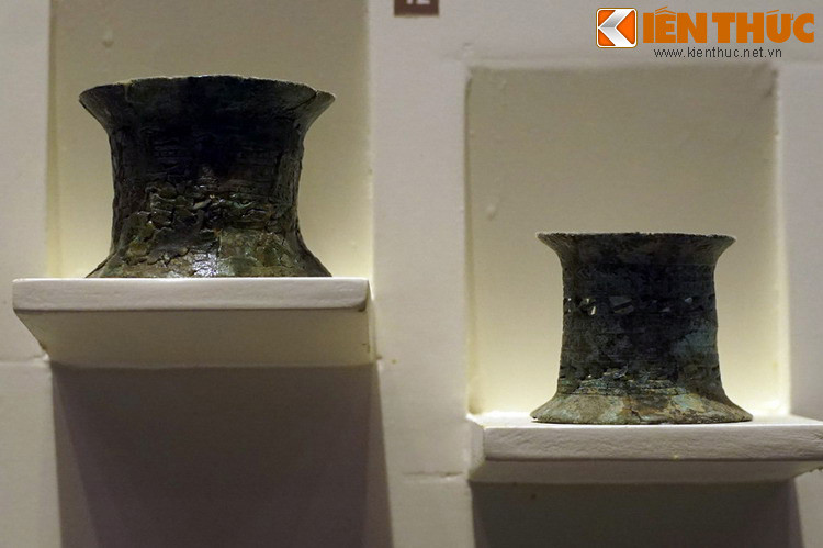 Vòng đeo tay, loại đồ trang sức được ưa chuộng nhất của người Đông Sơn. Không chỉ có chức năng làm đẹp, những món đồ này còn có vai trò quan trọng trong đời sống nghệ thuật, tâm linh của con người thời xa xưa.