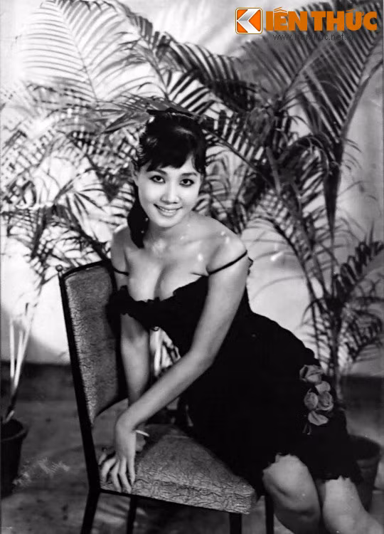 "...Ở đây tôi chuyên chụp ảnh cho các nghệ sĩ, nhiều người nổi tiếng. Những năm 1972-1973 là thời điểm làm ăn phát đạt nhất". Ảnh: Ca sĩ Diễm Thúy.