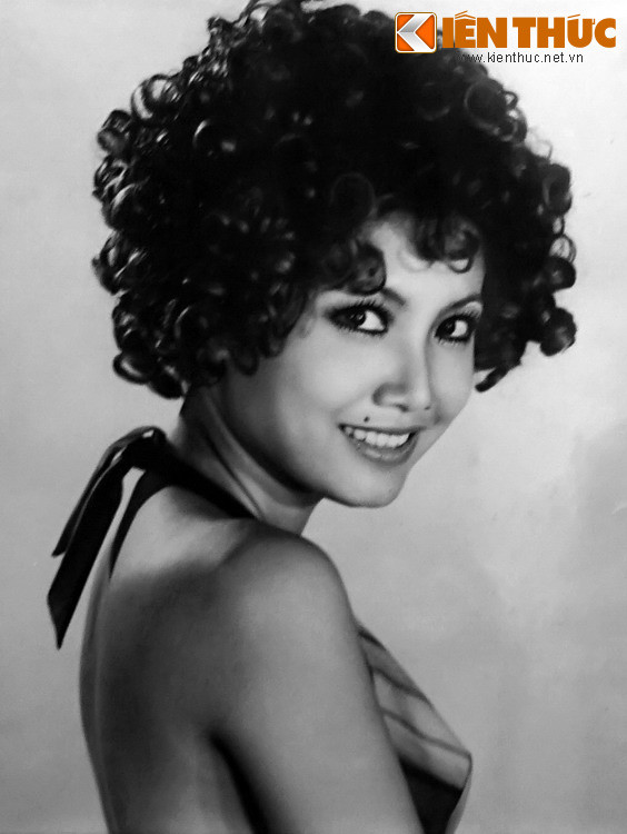 Ông từng chia sẻ: "Năm 1948, 13 tuổi, tôi vào Sài Gòn học và làm nghề ở tiệm ảnh Văn Vấn của dì ruột suốt 10 năm. Năm 1958 tôi mới mở tiệm riêng. Tiệm phải thuê, cứ bắt đầu có khách là bị đuổi, bị lấy lại nhà...". Ảnh: Ca sĩ Thanh Lan.