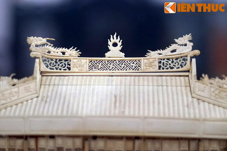 Về tính chất, Ngọ Môn là cổng chính của Hoàng thành Huế, nằm ở hướng chính – phía Nam.