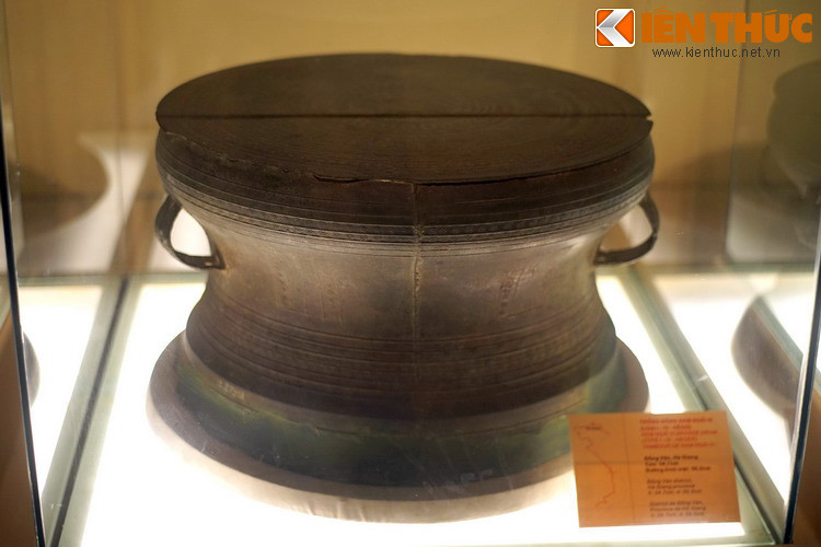 Được khai quật ở di chỉ Nam Ngãi, xã Yên Minh, huyện Đồng Văn, tỉnh Hà Giang, trống đồng Nam Ngãi III là một trong những hiện vật khảo cổ đặc sắc nhất từng được tìm thấy ở mảnh đất địa đầu Hà Giang. Hiện vật đang được lưu giữ và trưng bày ở Bảo tàng Lịch sử Quốc gia Việt Nam.