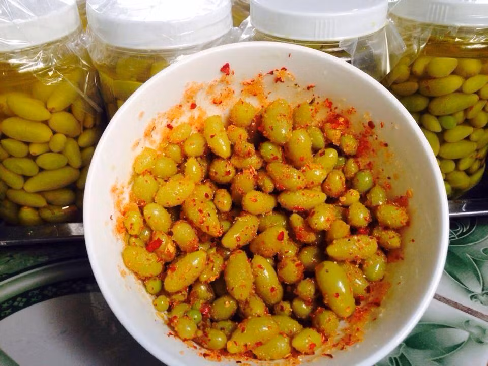 Nho xanh dầm muối ớt.