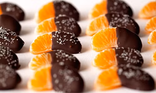 Quýt tươi nhúng socola và vụn dừa ngon tuyệt bạn cũng đừng nên bỏ lỡ.