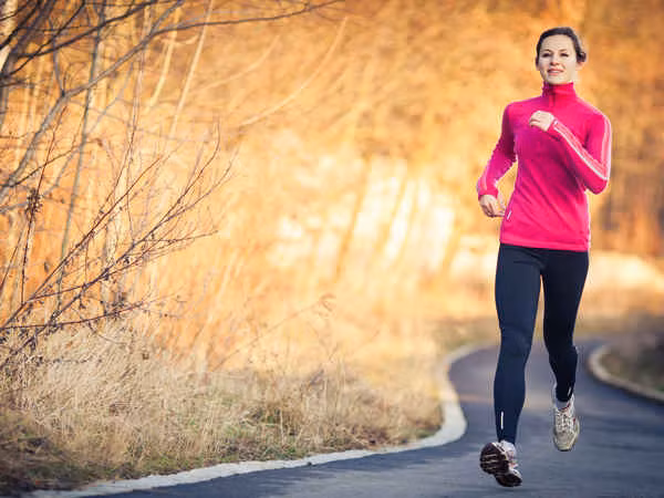 Đi giày dép sai kiểu khi tập luyện: Mỗi loại hình luyện tập vẫn động yêu cầu một loại kiểu giày dép phù hợp với nó.