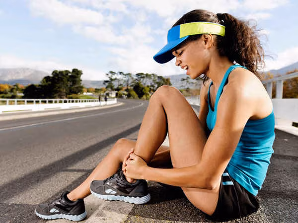 Ví dụ như giày chạy cần có đệm dày ở lòng bàn chân giúp nâng đỡ bảo vệ bàn chân bạn. Đôi giày để nhảy zumba thì phải nhẹ và linh hoạt...