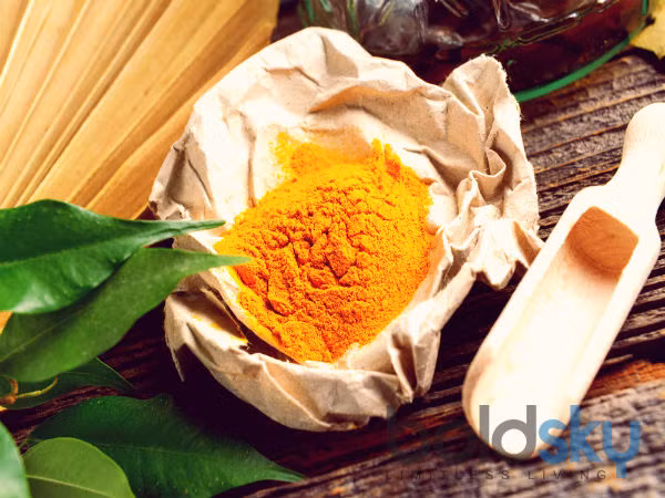 Củ nghệ thì có chứa những hợp chất chống viêm, chống oxy hóa mạnh mẽ nên ăn loại thực phẩm này sẽ giúp cơ thể bạn chống dị ứng hiệu quả. Trong y học nghệ còn được coi là loại thực phẩm chữa dị ứng hàng đầu.