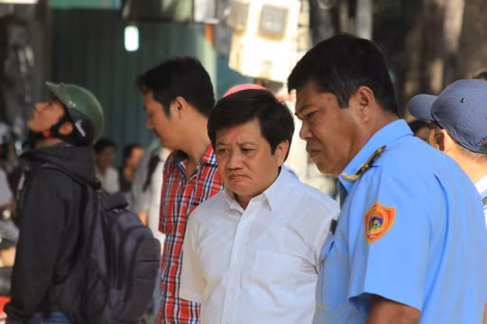 TP HCM: Lanh dao quan 1 truc tiep di “doi lai” via he-Hinh-2