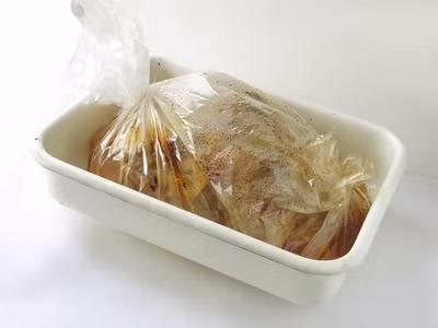 Nếu bạn ăn phải những thực phẩm được gói bằng túi ni lông cũng phải đối mặt với rất nhiều nguy cơ với sức khỏe.