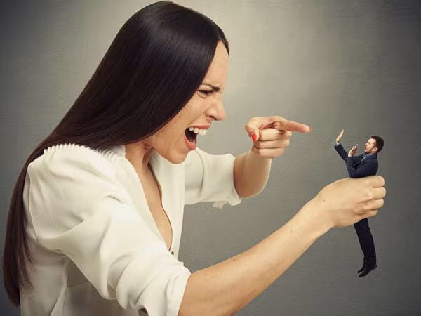 Việc làm thông minh lúc này cho các anh chồng chính là đừng chấp nhặt, hãy yên lặng lắng nghe và mặc kệ cho nàng xả giận. Khi cơn tức giận qua đi nàng sẽ lại là người vợ đảm mẹ hiền của thường ngày.