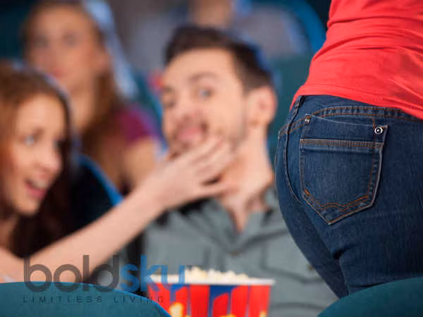 Những người phụ nữ xinh đẹp nổi bật thường là trung tâm thu hút so với những người khác. Họ có thể nhận được sự quan tâm, ngưỡng mộ yêu thích của 10 - 20 người đàn ông mỗi ngày.