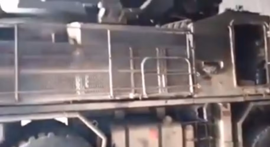 Một trong số đó đã bị chôn vùi dưới căn hầm trú ẩn sụp đổ, trong khi tổ hợp tiếp theo đã bị phá hủy bởi máy bay không người lái Thổ Nhĩ Kỳ, khi nó đang được vận chuyển đến căn cứ quân sự khác.