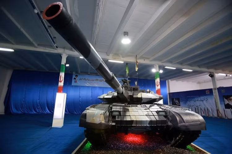 Quân đội Iran cho biết, Karrar không hề thua kém, thậm chí có điểm còn trội hơn xe tăng T-90MS đang được Nga mang đi chào hàng khắp khu vực Trung Đông.