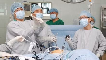 Lam Dong: Mot san phu tu vong bat thuong, nguoi nha phan ung