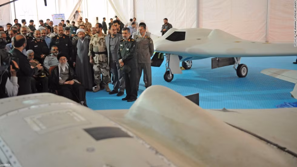 Một trong những loại UAV khác hiện đại bậc nhất của Iran chính là UAV RQ-170 phiên bản nhái. Có nguồn gốc nguyên bản từ Mỹ, khi một chiếc RQ-170 bị Iran tóm sống vào năm 2011 bằng cách can thiệp vào tín hiệu điều khiển. Nguồn ảnh: CNN.