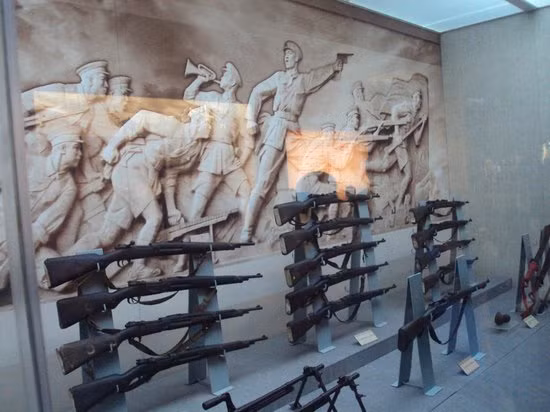 Sau khi khởi nghĩa thất bại, nhà thơ Quách Mạt Nhược đã phải đào thoát sang Nhật Bản để tránh sự truy lùng, trả thù của lực lượng Quốc dân Đảng. Ảnh: Những vũ khí được lực lượng Hồng quân Công nông Trung Quốc sử dụng trong cuộc chiến tại Nam Xương. Nguồn ảnh: Advisor.