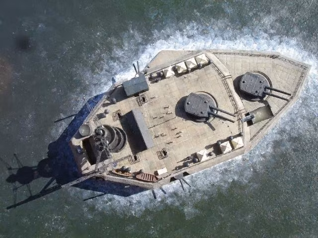 "Chiến hạm" không thể bị đánh chìm là biệt danh mà người Mỹ đặt cho Fort Drum một trong những pháo đài mạnh nhất của họ trong giai đoạn từ 1910 đến tận khi Chiến tranh Thế giới thứ 2 kết thúc. Thậm chí nó vẫn còn nguyên trạng cho tới hiện tại. Nguồn ảnh: Amusing.