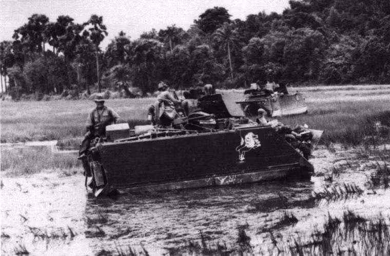 Và khi thiết xa vận với M113 bị đánh bại, cũng dẫn đến sự thất bại của trực thăng vận với UH-1. Đẩy Quân đội Mỹ ở chiến trường miền Nam Việt Nam vào thế bị động ngay cả khi họ được trang bị tốt hơn quân giải phóng. Nguồn ảnh: Yahoo Groups