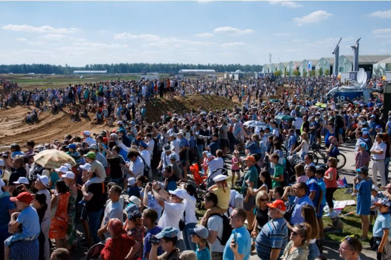 Không thể thiếu trong các buổi lễ kỷ niệm chính là những màn trình diễn trên không và dưới đất của Lực lượng Không quân Nga. Nguồn ảnh: Rusmil.