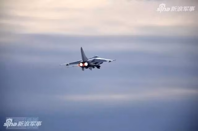 Tính tới năm 2014, phía Trung Quốc đã có khoảng 240 chiếc chiến đấu cơ Xian JH-7 trong biên chế của mình chia đều cho hai lực lượng Không quân và Không quân Hải quân. Hiện tại, ngoài Trung quốc ra chưa có bất cứ một quốc gia nào khác trên thế giới sở hữu loại máy bay Xian JH-7 này. Nguồn ảnh: Sina.