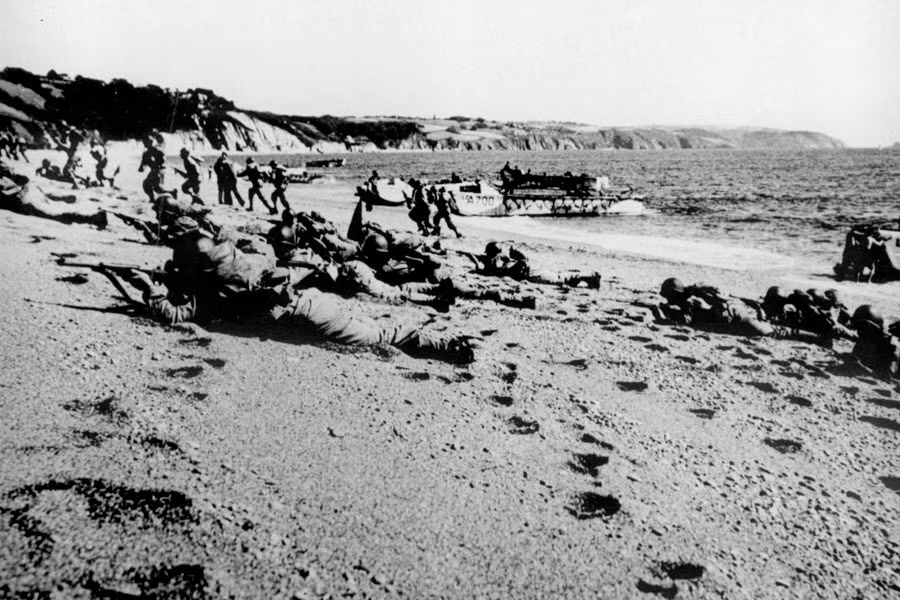 Năm 1944, chiến dịch Exercise Tiger được quân Đồng Minh tổ chức tại Anh để tập rượt cho cuộc đổ bộ D-Day sắp được diễn ra khoảng hơn 1 tháng sau đó cũng chứng kiến một vụ bắn nhầm kinh điển. Nguồn ảnh: Excecies.