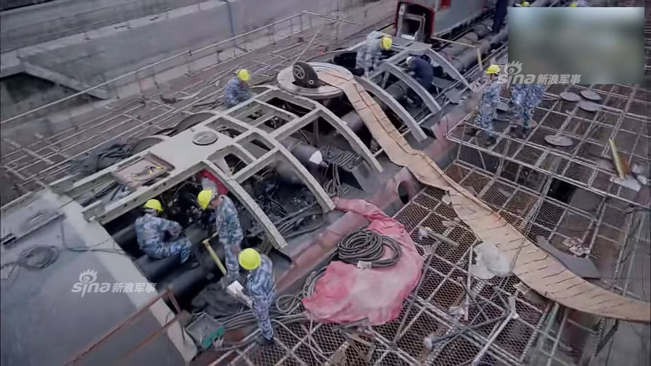 Trung Quốc bắt đầu khởi đóng các tàu ngầm Type 039 từ cuối những năm 1990, với con số dự kiến lên đến 13 chiếc, và họ đã hoàn thành được dự định này. Tuy nhiên Type 039 có vẻ như không thành công như Trung Quốc dự tính, Hải quân Trung Quốc không có kế hoạch đưa vào trang bị thêm lớp tàu ngầm này. Nguồn ảnh: Sina.