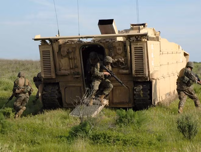 Chúng có thể đạt vận tốc tối đa 72km/h trên bờ và tầm hoạt động lên tới 523km.