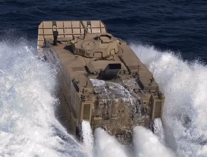 Đây vốn là dòng xe được phát triển để thay thế những chiếc AAV-7 vốn đã ra đời từ những thập niên 1970.