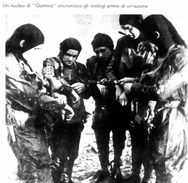 Trước khi thi hành mỗi nhiệm vụ, toàn bộ các thành viên trong toán người nhái phải khớp giờ chuẩn xác tới từng phút để đảm bảo không ai bị lỡ hẹn. Nguồn ảnh: Histomil.