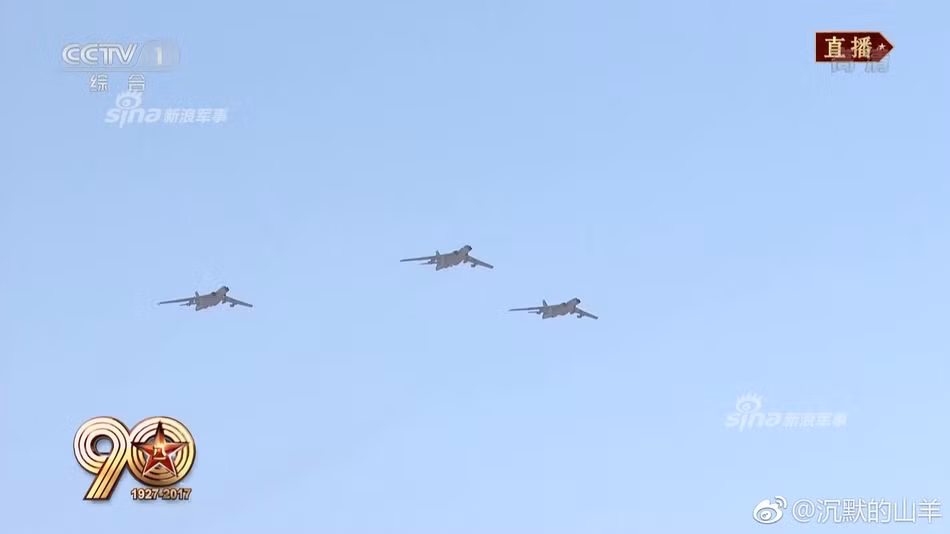 Dàn máy bay ném bom chiến lược H-6 của Trung Quốc. Được chế tạo dựa trên thiết kế máy bay ném bom Tu-16 của Liên Xô, máy bay ném bom H-6 của Trung Quốc có khả năng mang theo tối đa tới 12 tấn bom các loại. Nguồn ảnh: Sina. 