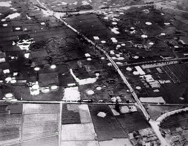 Những bức không ảnh được chụp ở độ cao rất thấp, tất cả các máy bay không người lái loại Ryan đều được chế tạo bằng loại vật liệu đặc biệt, ít phản xạ sóng radar, kích thước nhỏ, tiếng ồn hoạt động thấp. Nói cách khác, không những mang trong mình công nghệ trí thông minh nhân tạo mà những máy bay này còn ít nhiều được áp dụng cả... công nghệ tàng hình. Nguồn ảnh: Airland.